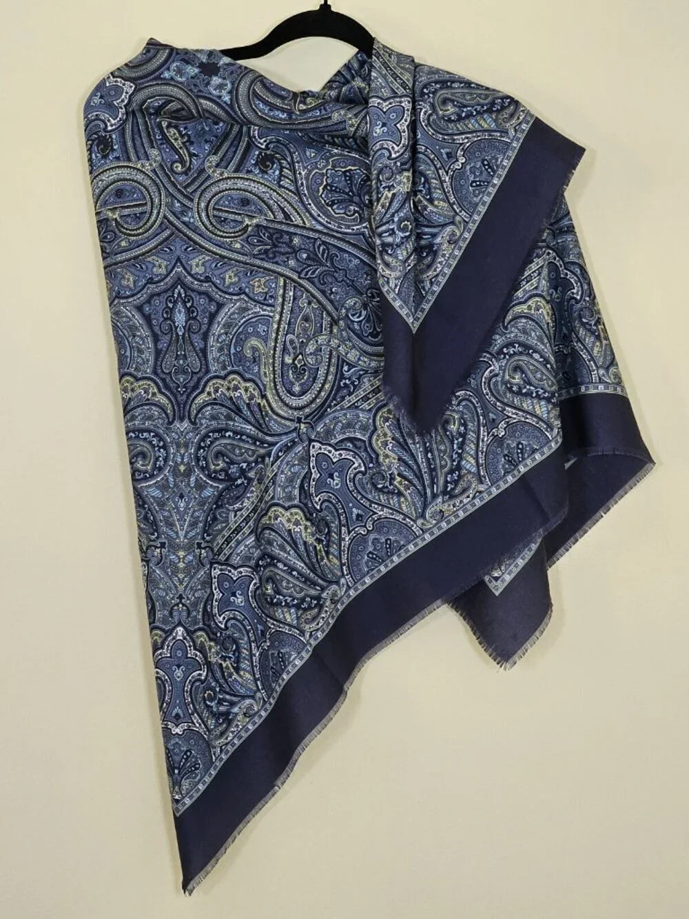 Unbranded Scarf Womens 46 x 46 Inches Indigo Paisley Print Fringe Boho Timeless